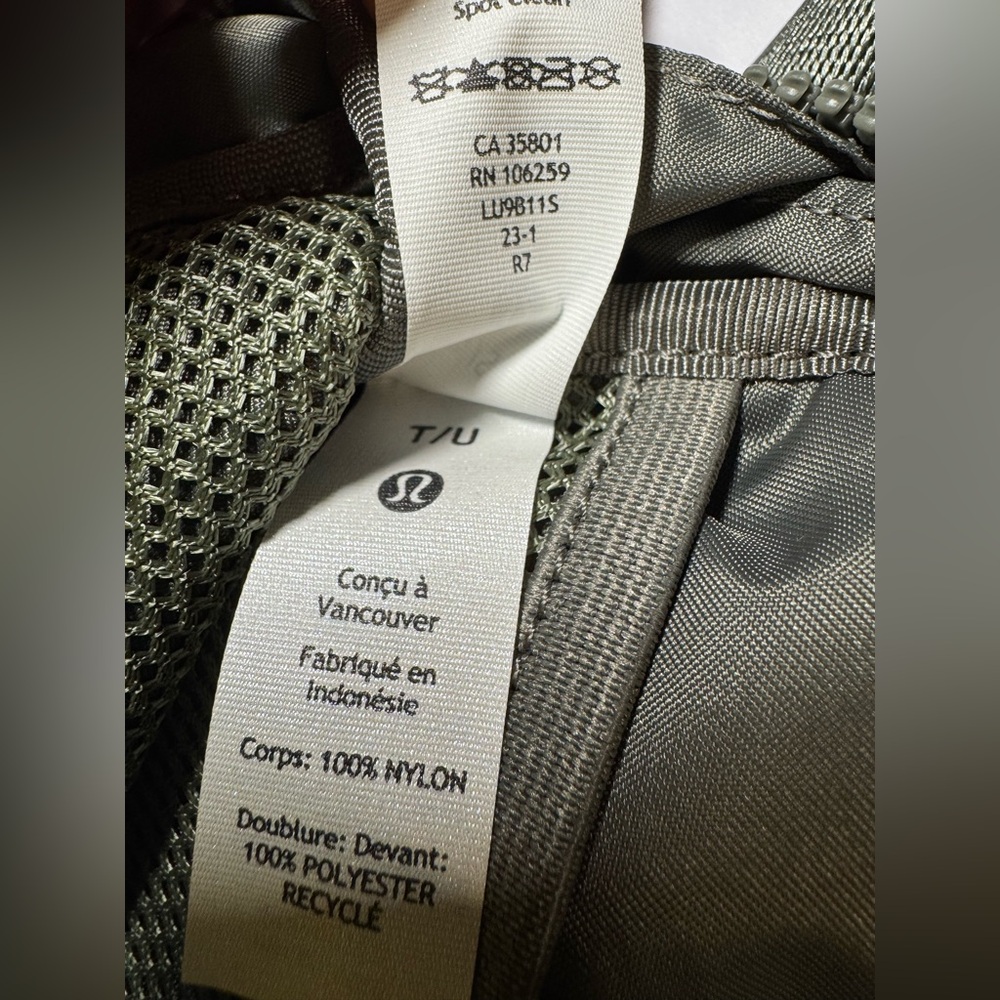 lululemon Everywhere Belt Bag LARGE 2 Liter Unisex - Picture 8 of 11